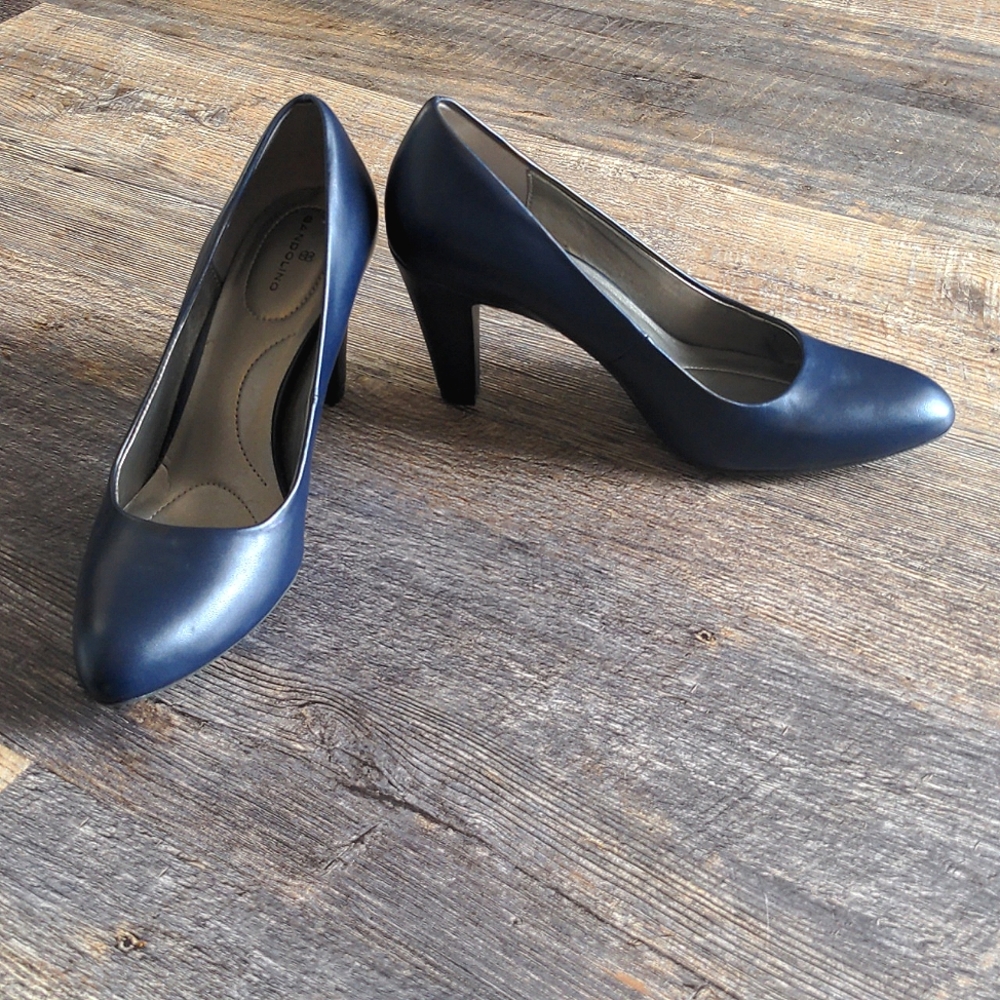 Bandolino | Navy Leather Round Toe Classic Pump Heels NWOT